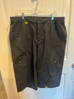 Men’s Black Cargo Mountain Biking Shorts with Zip Pockets XXL NWOT